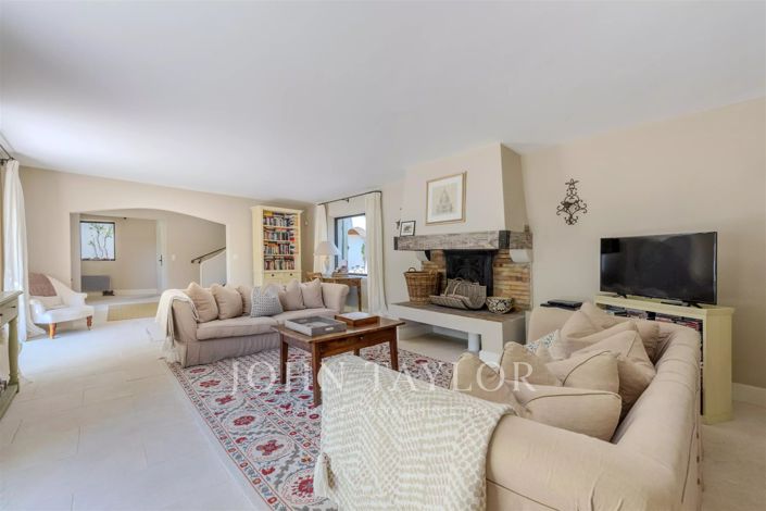 Image No.15-5 Bed House for sale
