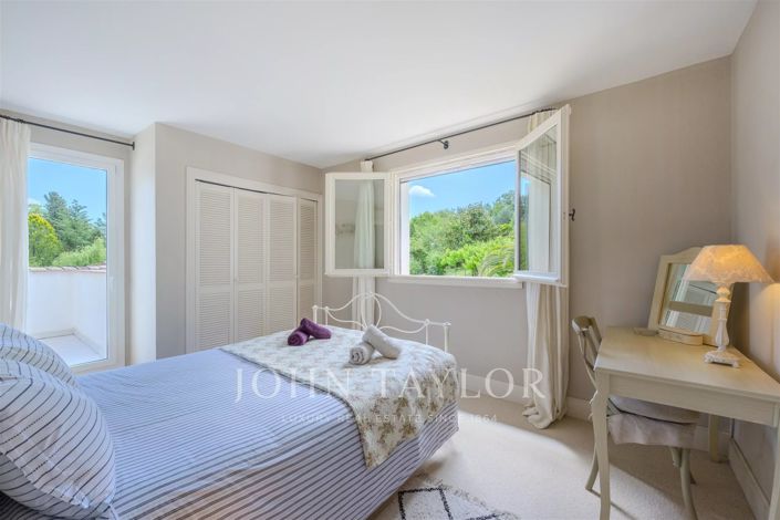 Image No.19-5 Bed House for sale