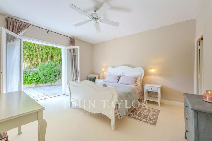 Image No.22-5 Bed House for sale