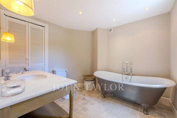 Image No.23-5 Bed House for sale