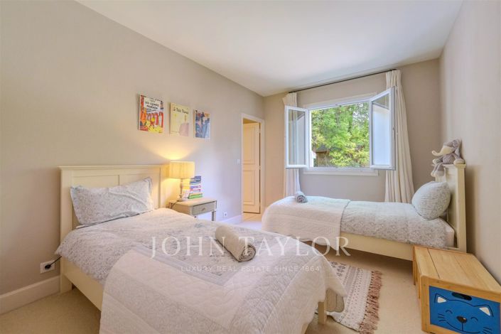 Image No.24-5 Bed House for sale