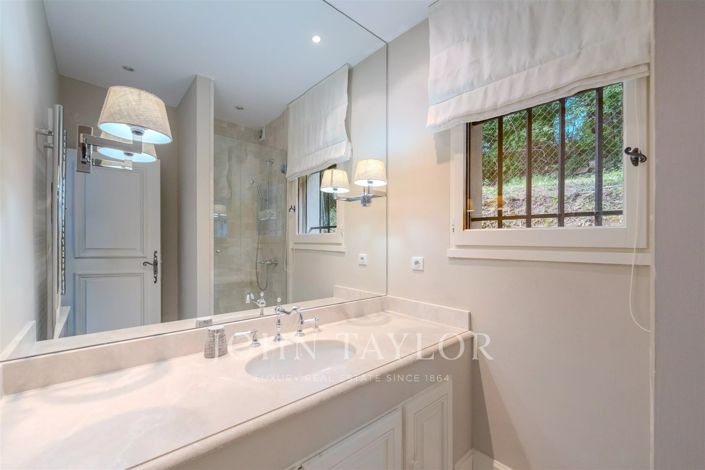 Image No.25-5 Bed House for sale