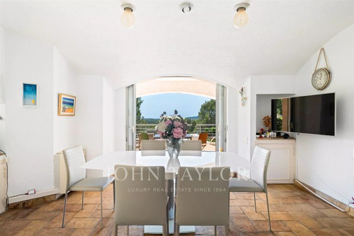 Image No.17-6 Bed House for sale