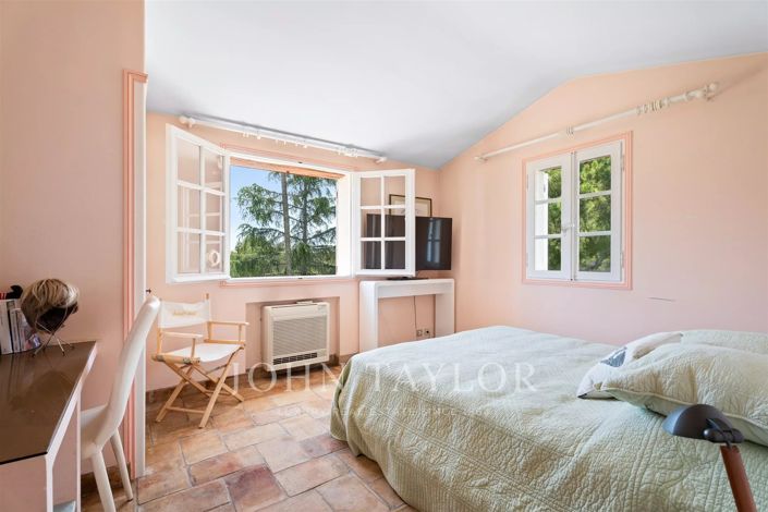 Image No.18-6 Bed House for sale