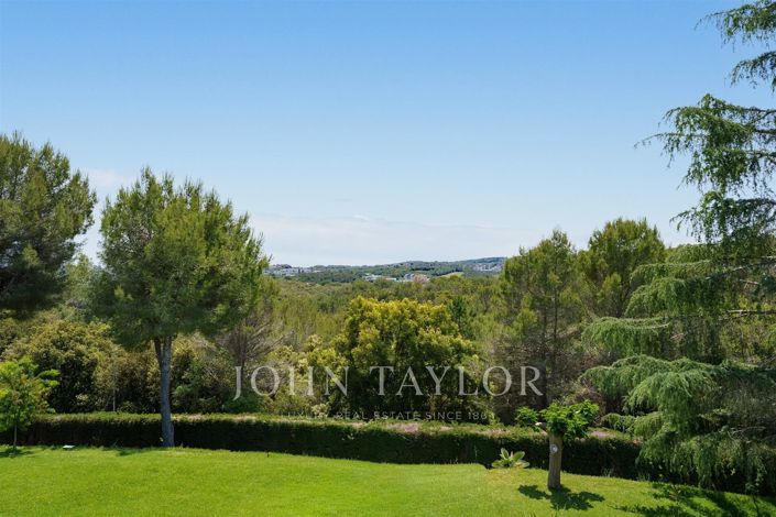 Image No.5-6 Bed House for sale