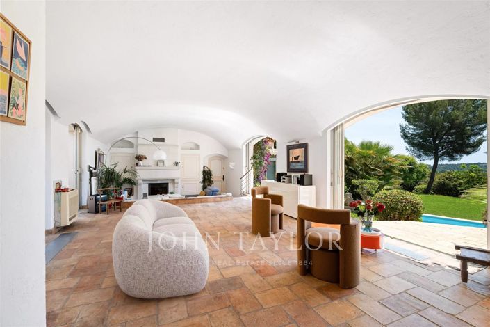 Image No.7-6 Bed House for sale
