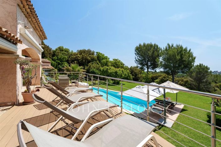 Image No.8-6 Bed House for sale