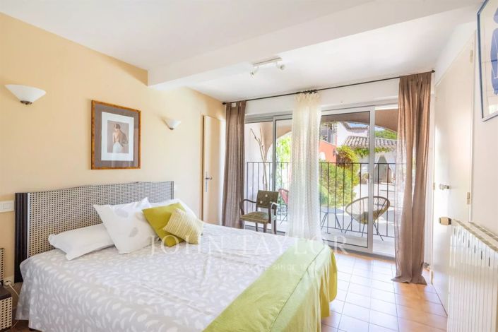Image No.12-4 Bed House for sale
