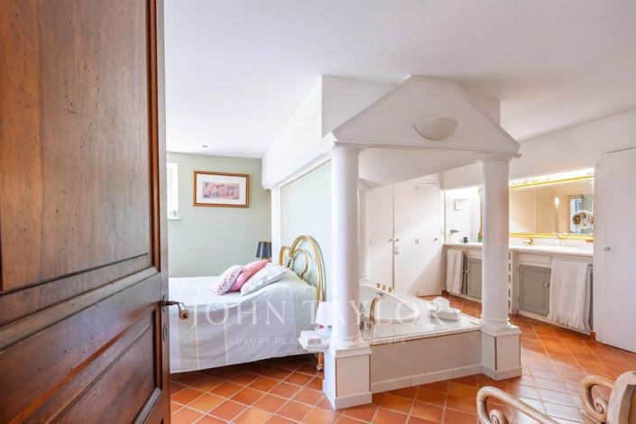 Image No.9-4 Bed House for sale