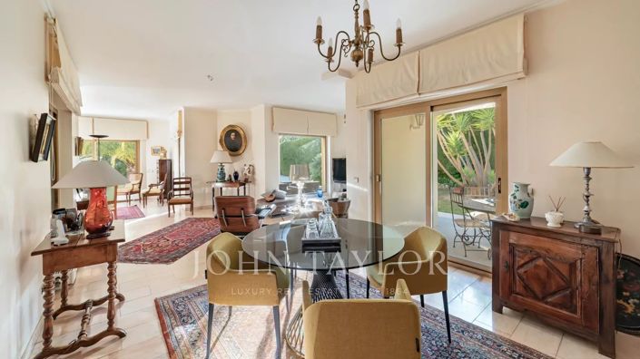 Image No.7-5 Bed House for sale