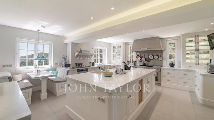 Image No.6-4 Bed House for sale