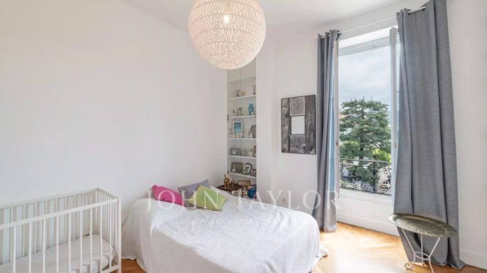 Image No.8-5 Bed Apartment for sale