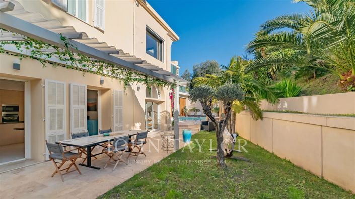 Image No.6-11 Bed House for sale