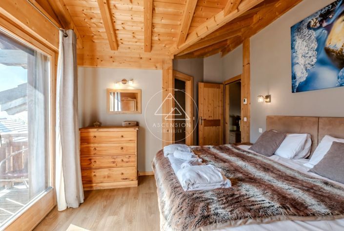 Image No.24-7 Bed House for sale