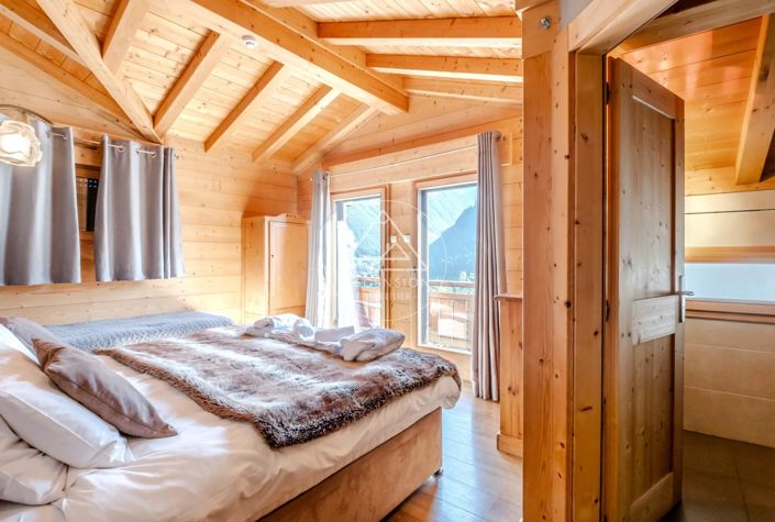 Image No.8-7 Bed House for sale
