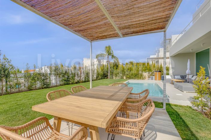 Image No.17-3 Bed House for sale
