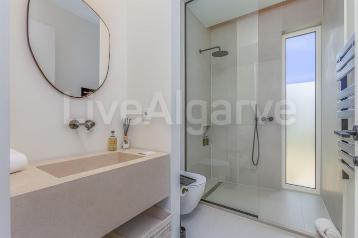 Image No.22-3 Bed House for sale