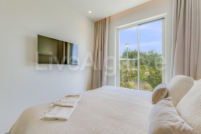 Image No.24-3 Bed House for sale