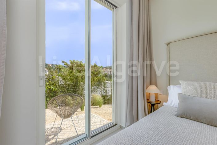 Image No.25-3 Bed House for sale