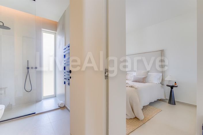Image No.28-3 Bed House for sale