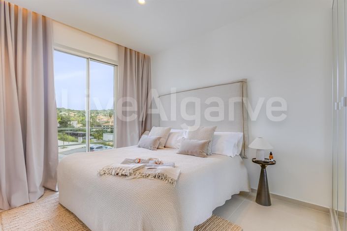Image No.30-3 Bed House for sale