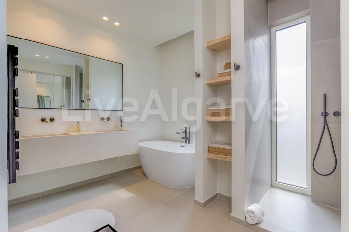 Image No.36-3 Bed House for sale