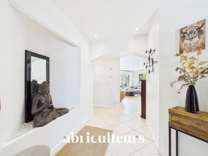 Image No.3-3 Bed House for sale