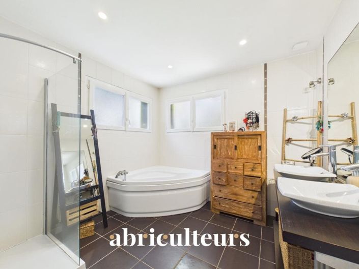Image No.7-3 Bed House for sale