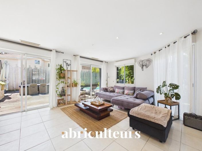 Image No.8-3 Bed House for sale