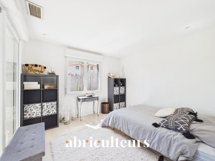 Image No.9-3 Bed House for sale