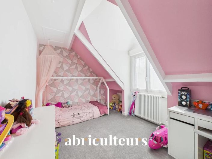 Image No.8-5 Bed House for sale