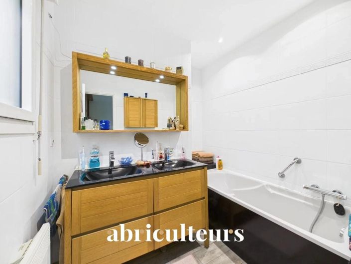 Image No.11-4 Bed House for sale