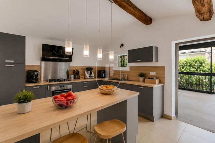 Image No.5-8 Bed House for sale