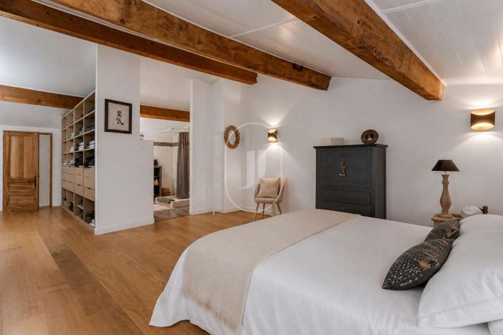 Image No.7-8 Bed House for sale