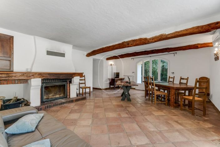 Image No.9-8 Bed House for sale