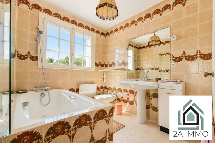 Image No.6-4 Bed House for sale