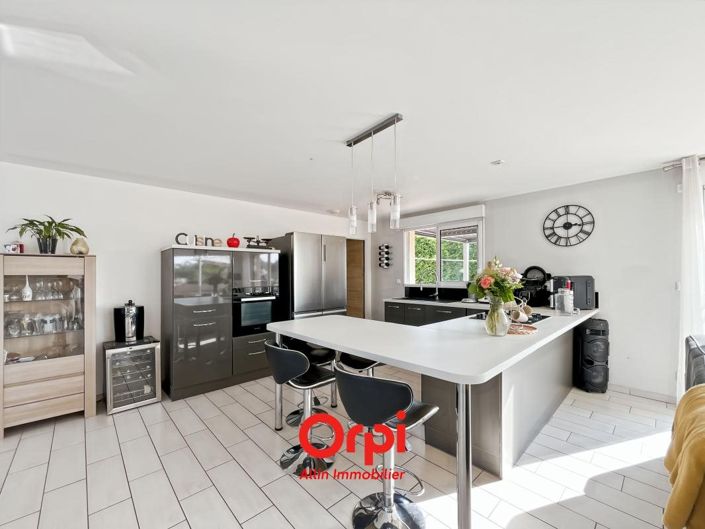 Image No.17-3 Bed House for sale