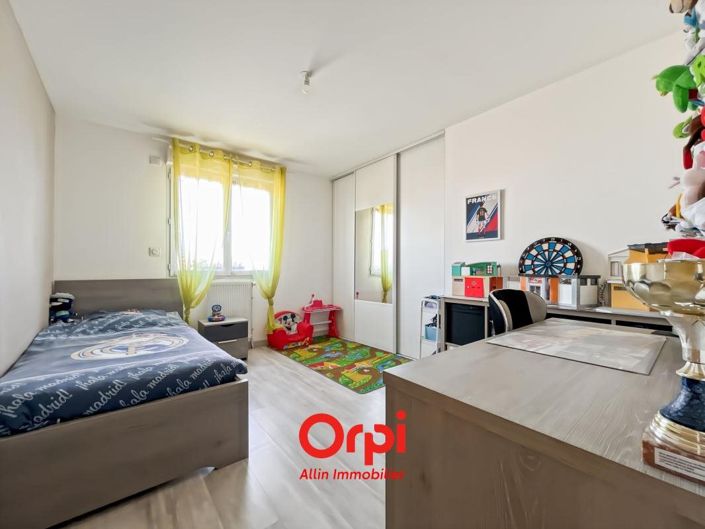 Image No.19-3 Bed House for sale