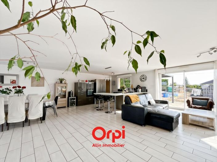 Image No.7-3 Bed House for sale