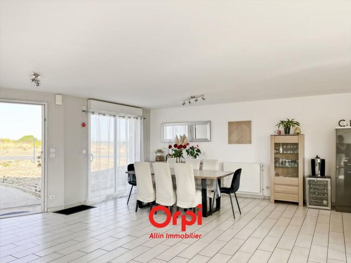 Image No.9-3 Bed House for sale