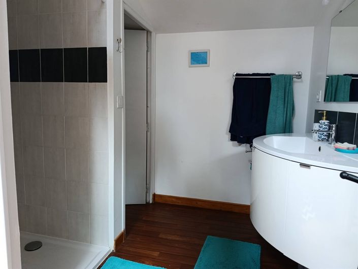 Image No.6-5 Bed House for sale