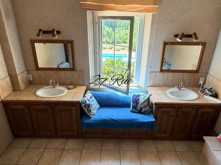 Image No.17-5 Bed Property for sale