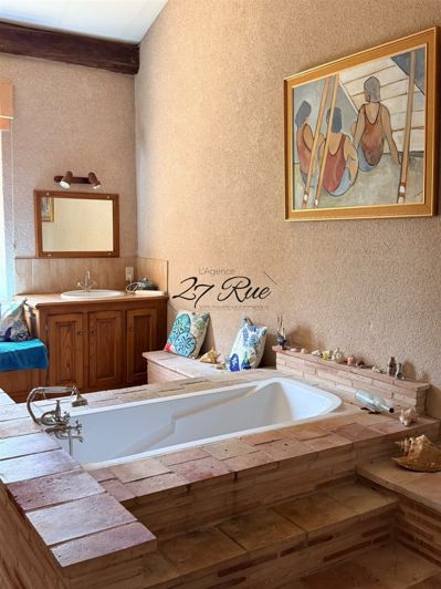 Image No.19-5 Bed Property for sale