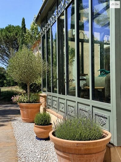 Image No.24-5 Bed Property for sale