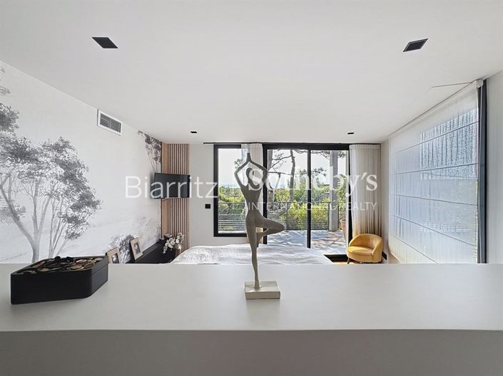 Image No.13-6 Bed House for sale