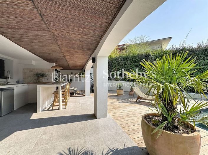 Image No.16-6 Bed House for sale