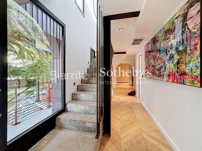 Image No.4-6 Bed House for sale