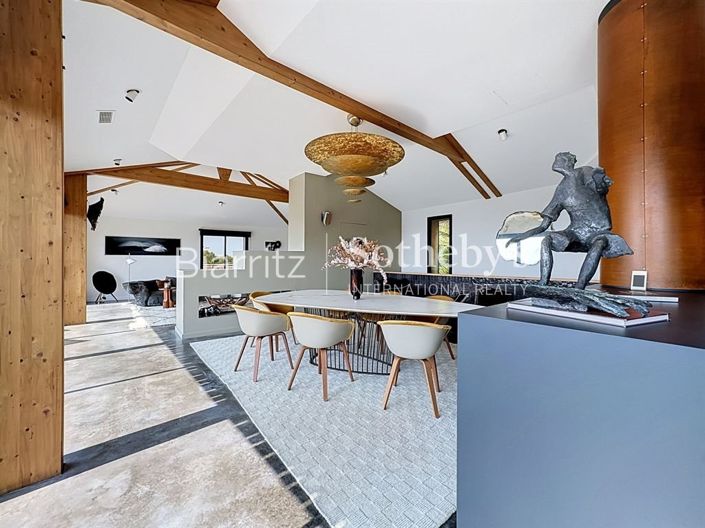Image No.7-6 Bed House for sale