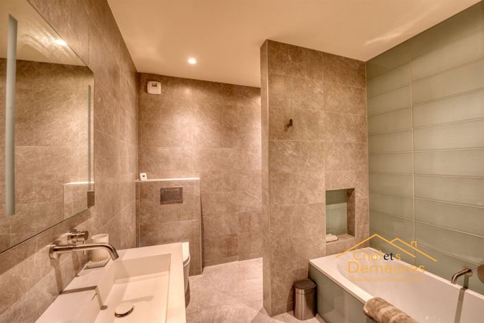 Image No.20-5 Bed House for sale