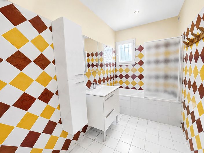 Image No.10-4 Bed House for sale